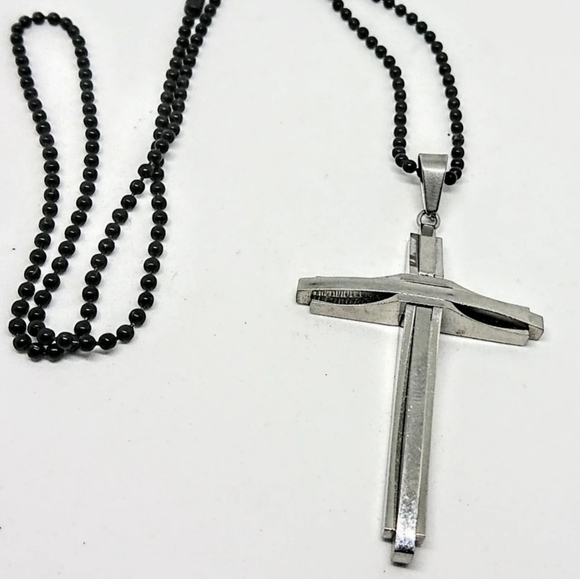 Other - 🔴 15/$25. Beautiful Silver Cross Fashion necklace